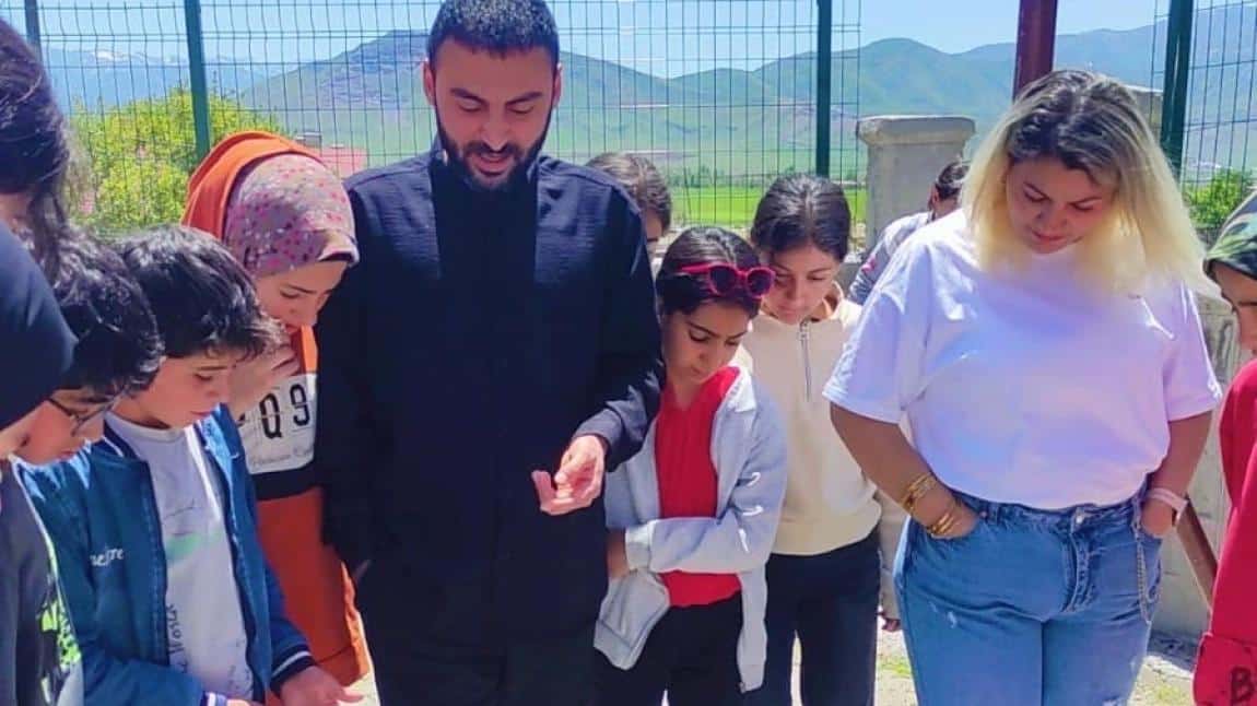 Türkçe Öğretmenimiz Özlem ŞAHİNTÜRK'ün sınıf dışı etkinliğinde öğrenciler hem eğlendi hem öğrendi.